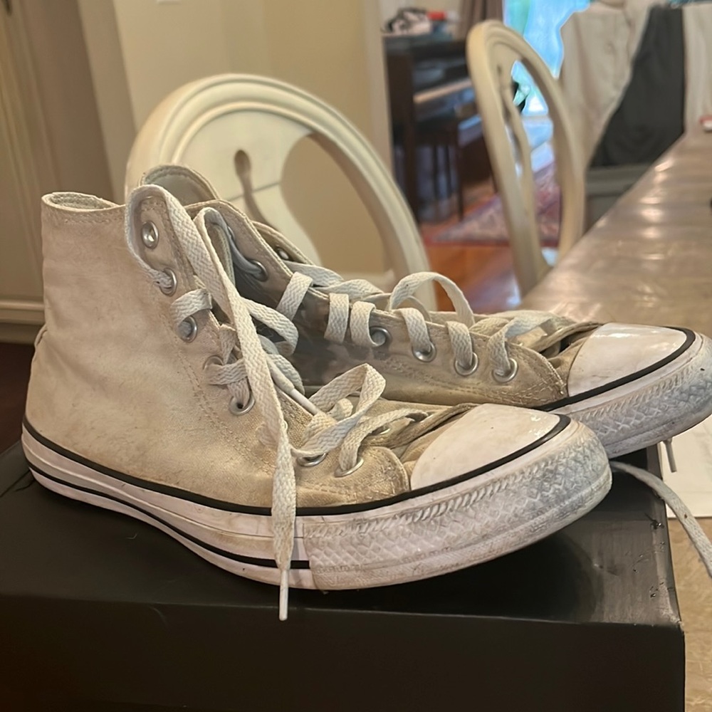 RARE Cream Converse Women’s 10